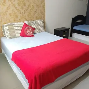 Casa de hóspedes Suítes Econômica 250 Metros Do Mar, Piçarras
